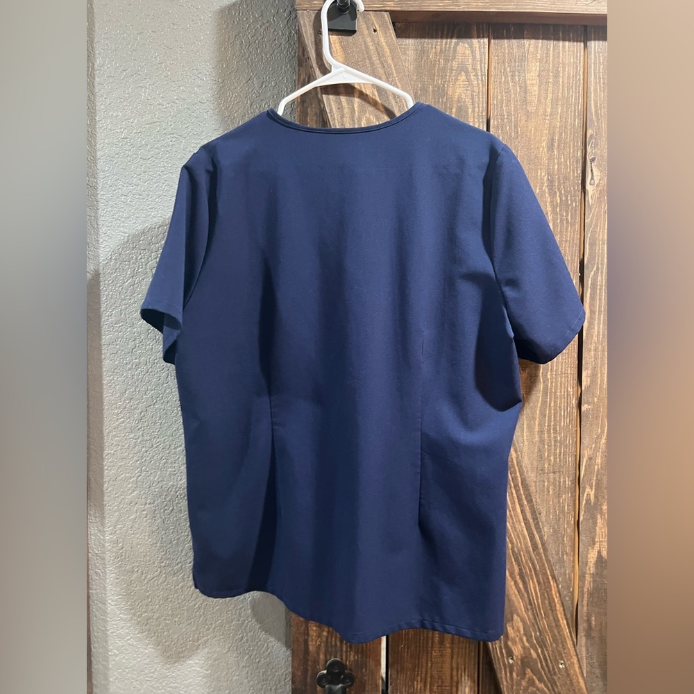 Figs Technical Collection XL Top in Navy Blue - Picture 2 of 3